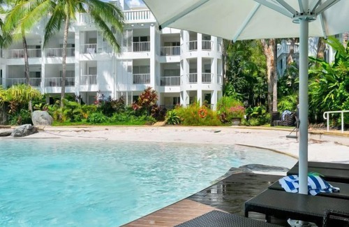 Palm Cove Apartment | Ground floor Spa Suite in the popular Beach Club Resort in Palm Cove