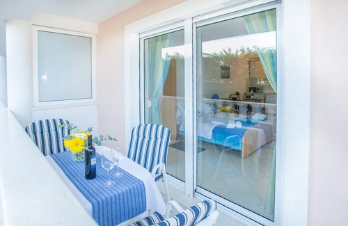 Seget Donji Apartment | Ground-floor studio for 3, 🏝 beach at 50 m, Seget
