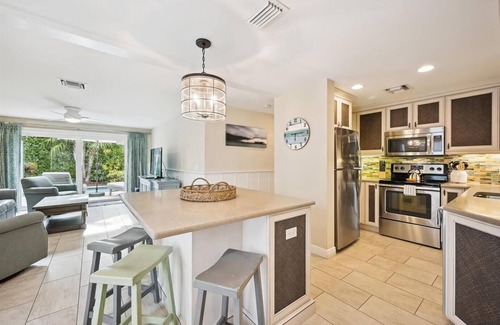 Holmes Beach Cottage | Ground Floor Two Bedroom Island Styled Home on Beautiful Anna Maria. Close to Beaches!