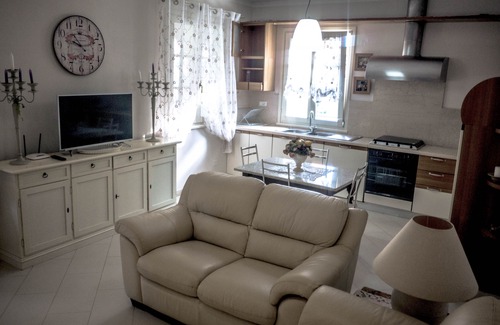 San Donato House | Ground floor villa apartment with garden and pool, 1 km from the city
