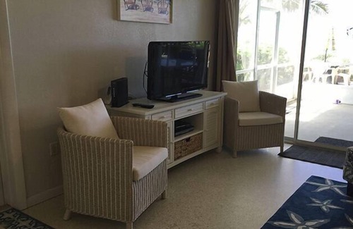 Ilexhurst Cabin | Ground level 2 bedroom, 1 bath with great beach views!
