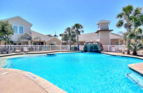 Corpus Christi House | Ground level condo near beach with a deck, washer/dryer AC & Pool