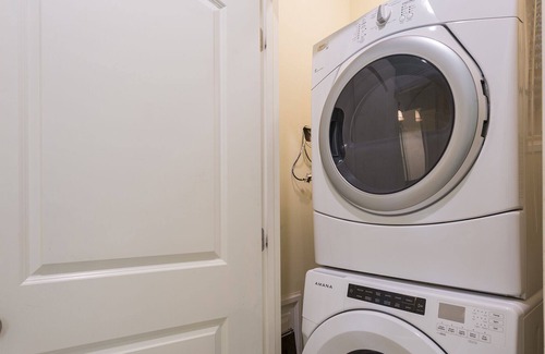 South Padre Island Condo | Groundfloor updated condo with nice decor! Pool and hot tub at complex! 1 block from beach!