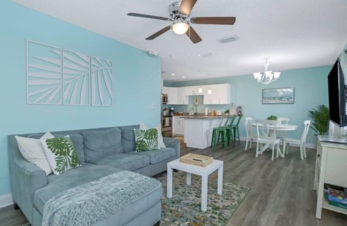 Indian Rocks Beach Condo | Group Escape | 3 to Beach, Outdoor Escape