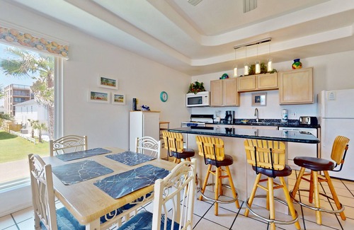 South Padre Island Condo | Group-friendly retreat with private deck - 3-minute walk to beach