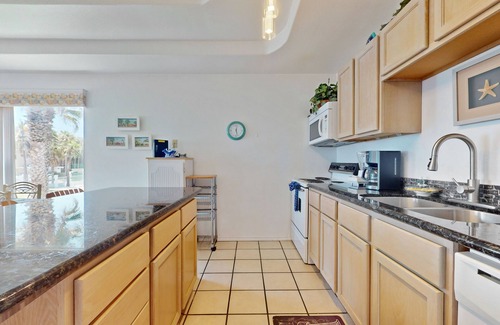 South Padre Island Condo | Group-friendly retreat with private deck - 3-minute walk to beach