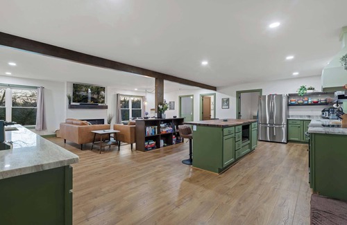 Pikeville House | Group Getaway – Hemlock Haven Sleeps 16