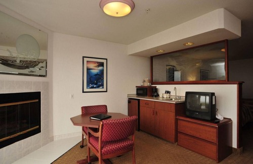 Ocean Shores Hotel | Group Travel! Comfy Unit, Pool, Fitness Center and Beach