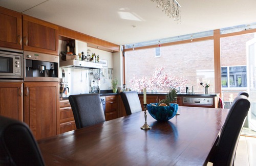 Stadsdam House | Group travel in a Tranquil Townhouse!