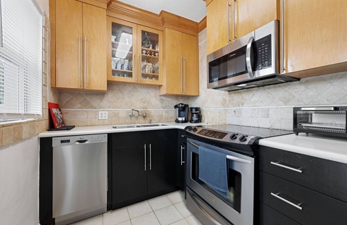 Barrier Island Apartment | GU2-On the water-1-bedroom-private patio-with BBQ-WiFi, AC-downtown-restaurants