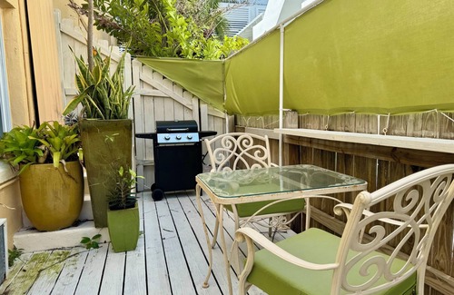 Barrier Island Apartment | GU2-On the water-1-bedroom-private patio-with BBQ-WiFi, AC-downtown-restaurants