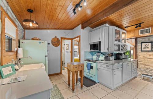 Canyon Lake House | Guadalupe River Cabin with Kayaks and BBQ