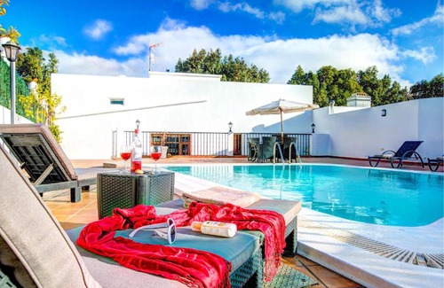 Guatiza Villa | Guatiza Villa Sleeps 4 Pool WiFi