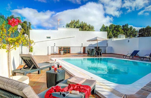 Guatiza Villa | Guatiza Villa Sleeps 4 Pool WiFi