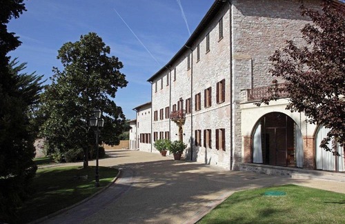 Nerbisci Villa | Gubbio Villa Sleeps 20 Pool Air Con WiFi