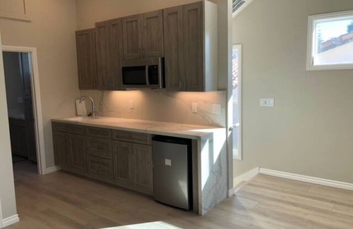 Burlingame Hills Cottage | Guest cottage by Mills Canyon nature preserve in Burlingame.