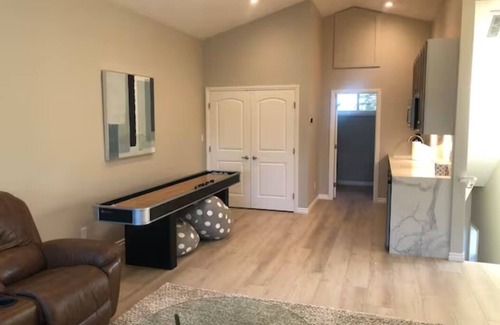 Burlingame Hills Cottage | Guest cottage by Mills Canyon nature preserve in Burlingame.