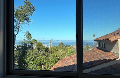 Burlingame Hills Cottage | Guest cottage by Mills Canyon nature preserve in Burlingame.