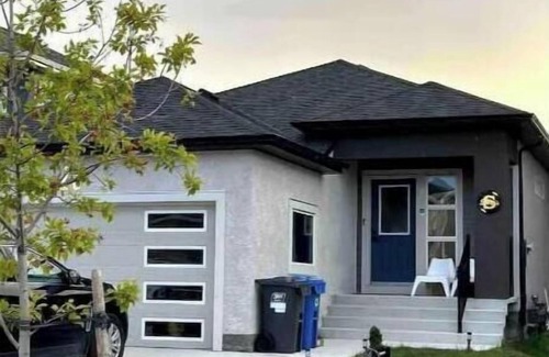Winnipeg House | Guest expertise