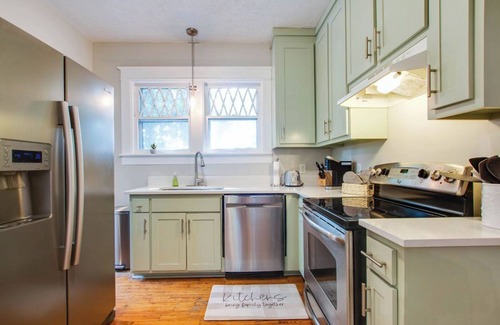 Murfreesboro House | GUEST FAVORITE 3-bed stone cottage home in Murfreesboro close to Nashville