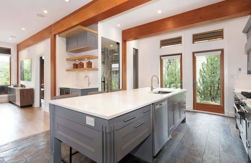 Nicklaus North House | Guest Favourite, Hot Tub, Fireplace, Scenic Views