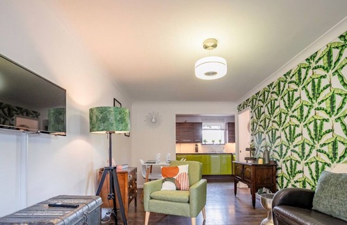 Worcester Apartment | Guest Homes | 2 Bed Apartment in Worcester