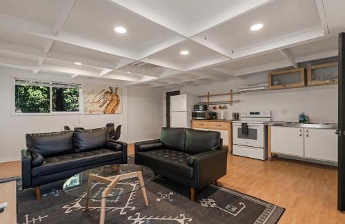 Chico House | Guest House, Accessible to Downtown, & Fast WiFi!