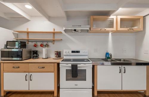 Chico House | Guest House, Accessible to Downtown, & Fast WiFi!