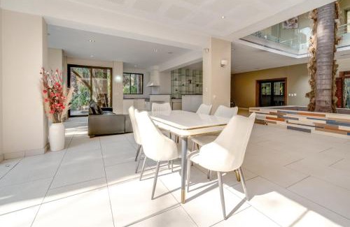 Greater Johannesburg Metropolitan Area House | Guest House by Atholl
