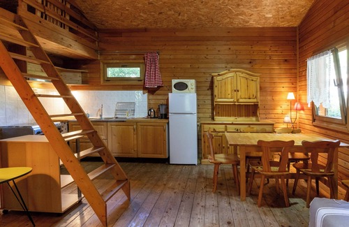 Darbres House | Guest House 'Chalet Orange' with Balcony and Wi-Fi