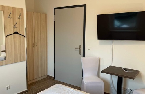 Pasewalk Apartment | Guest house double room (1) - yz Lokschuppen Pasewalk- Gästehaus Lokschuppen