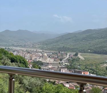 Berat House | Guest House Emiljos Flamur