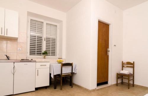 Pomena Apartment | Guest House Kiko - Apartment with Balcony A5