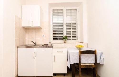 Pomena Apartment | Guest House Kiko - Apartment with Balcony A5
