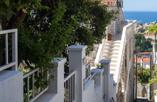 Gornji Kono Apartment | Guest House Kono - One-Bedroom Apartment with Patio and Sea View - Marka Gjaje Street