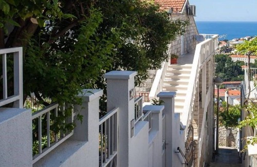 Gornji Kono Apartment | Guest House Kono - Two-Bedroom Apartment with Balcony and Sea View - Marka Gjaje Street
