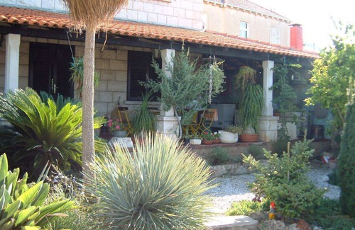 Gornji Kono Villa | Guest House Maria 7 min walking from old town