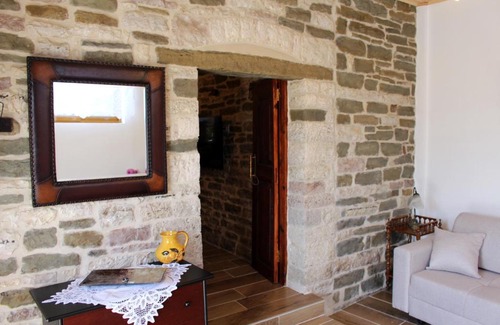 Gjirokaster House | Guest House Muli