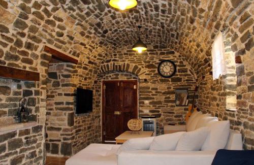 Gjirokaster House | Guest House Muli