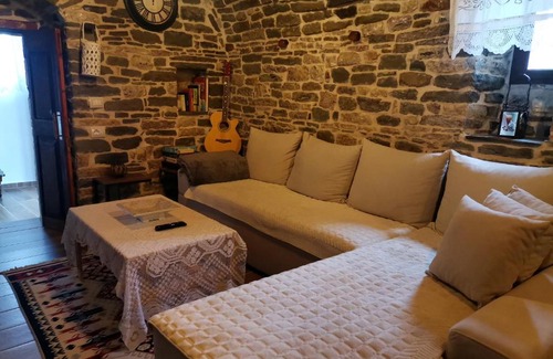 Gjirokaster House | Guest House Muli