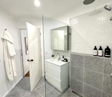 Blackburn South Apartment | Guest house on the park