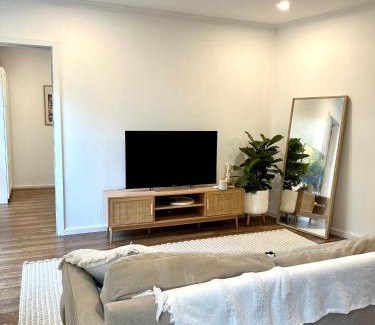 Blackburn South Apartment | Guest house on the park