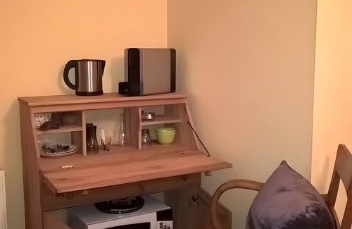 Striesen House | Guest House 'Romantikzimmer in Striesen' with Shared Terrace, Shared Garden and Wi-Fi
