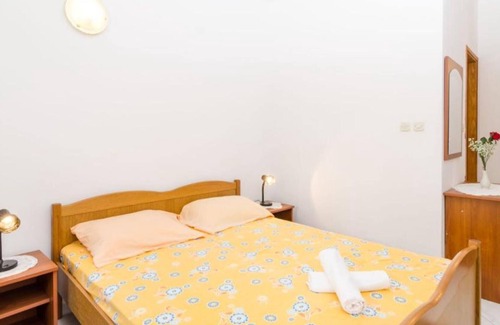 Sobra House | Guest House Sobra 38 - Double Room with Balcony and External Bathroom 5