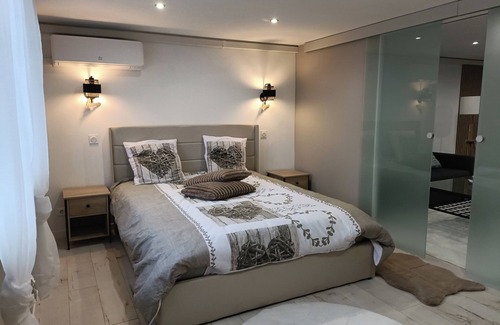 Montreux-Chateau Bed & Breakfast | Guest house with sauna and jacuzzi