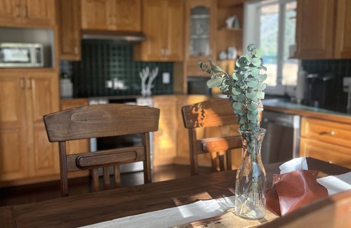 Okanagan-Similkameen House | Guest house with Vineyard strolls & Mountain views