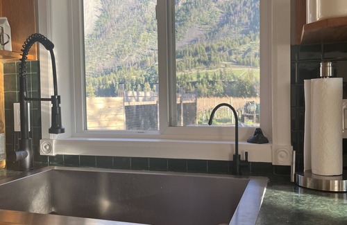 Okanagan-Similkameen House | Guest house with Vineyard strolls & Mountain views