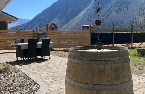 Okanagan-Similkameen House | Guest house with Vineyard strolls & Mountain views