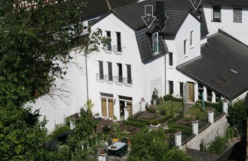 Mainz-Bingen Bed & Breakfast | Guest room 1 - Apartments tile