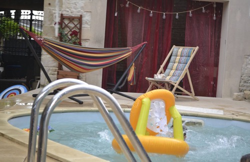 Chef-Boutonne Bed & Breakfast | Guest room for 1 to 2 people
